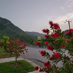 Hotel Lugina E Komanit 3*