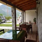 酒店 Lugina E Komanit