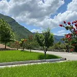 Hotel Lugina E Komanit