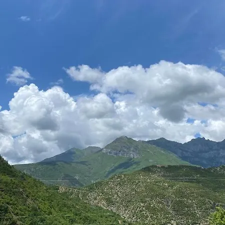 Hotel Lugina E Komanit 3*
