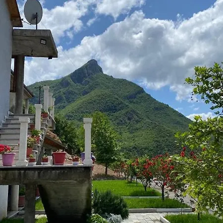 Lugina E Komanit Hotel Koman
