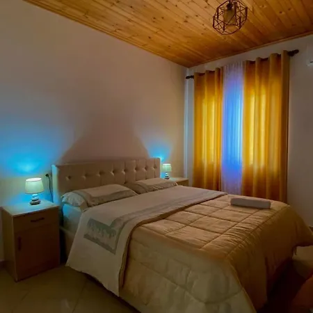 Hotel Lugina E Komanit Koman