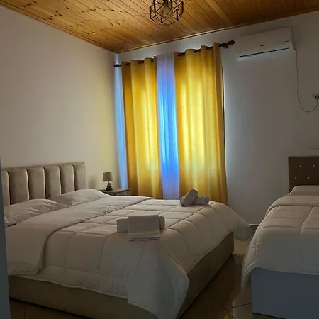 Hotel Lugina E Komanit Koman