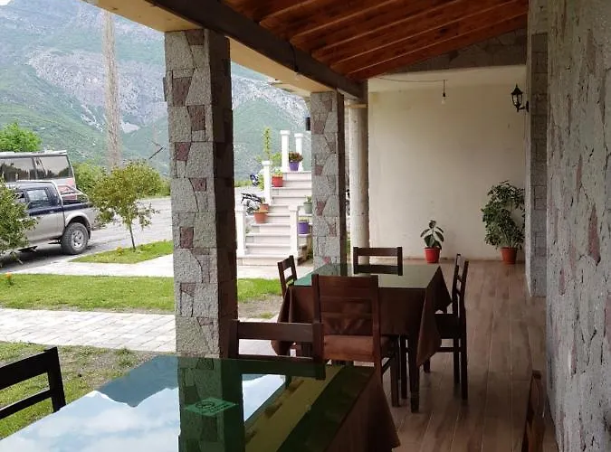 Otel Lugina E Komanit