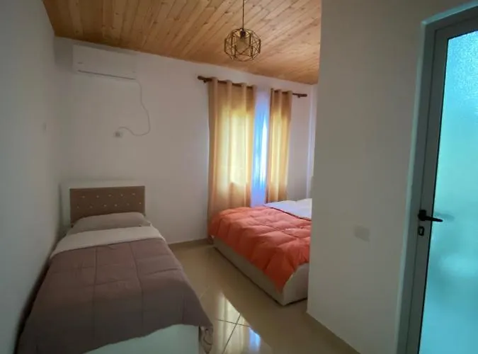 Hotel Lugina E Komanit 3*