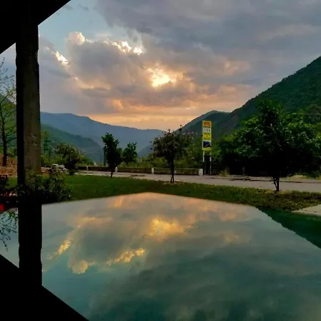 Отель Lugina E Komanit