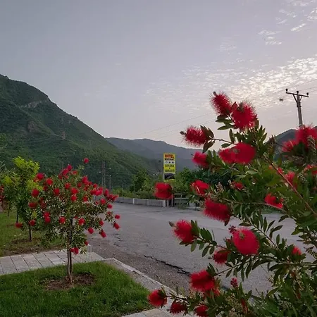 Отель Lugina E Komanit 3*