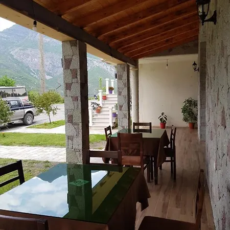 Hotel Lugina E Komanit