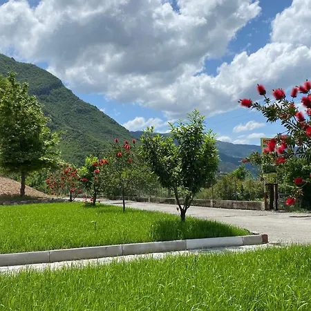 Hotel Lugina E Komanit