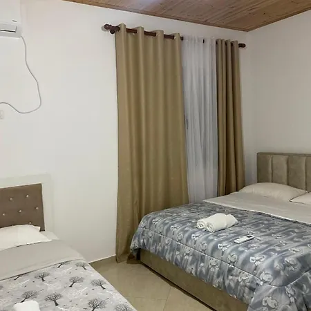 Lugina E Komanit Hotel 3*