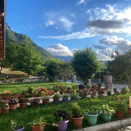 Hotel Lugina E Komanit