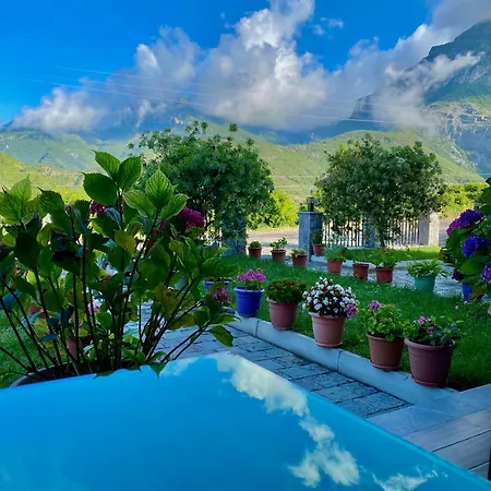 Lugina E Komanit Hotel