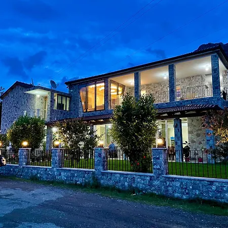 Hotel Lugina E Komanit 3*