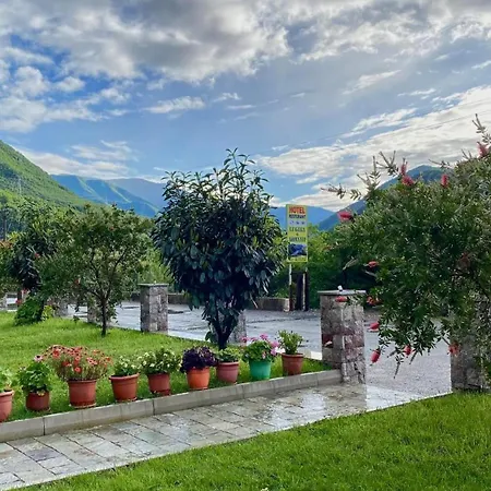 Hotel Lugina E Komanit 3*