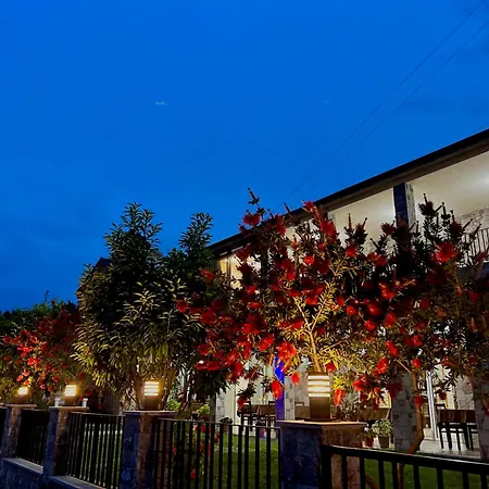 Lugina E Komanit Hotel