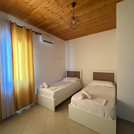 Lugina E Komanit Hotel