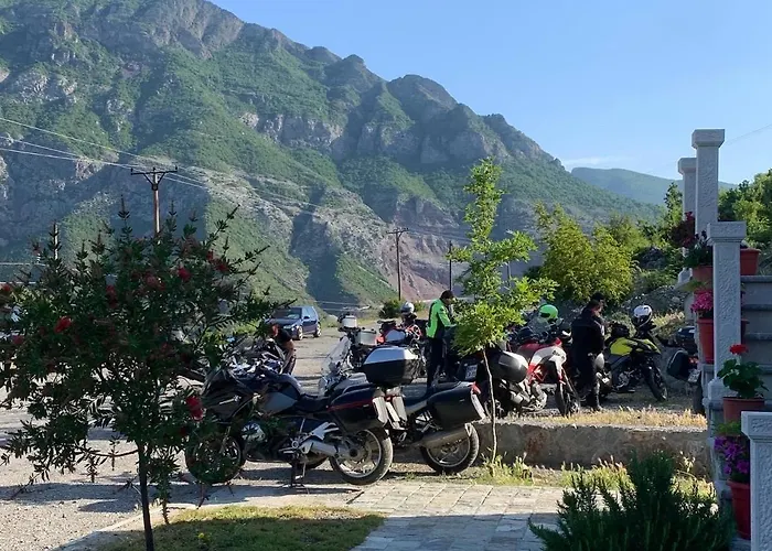 Lugina E Komanit Hotel 3*