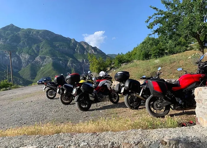 Lugina E Komanit Hotel 3*