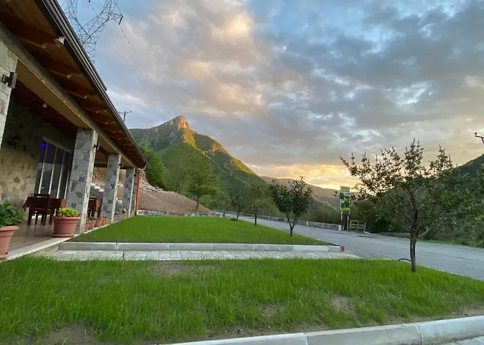 Lugina E Komanit Hotel Koman