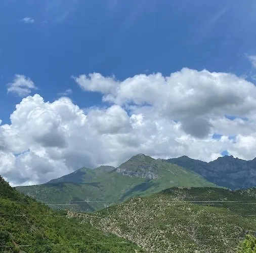 Hotel Lugina E Komanit 3*