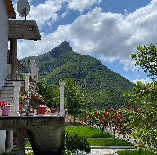 Lugina E Komanit Hotel Koman