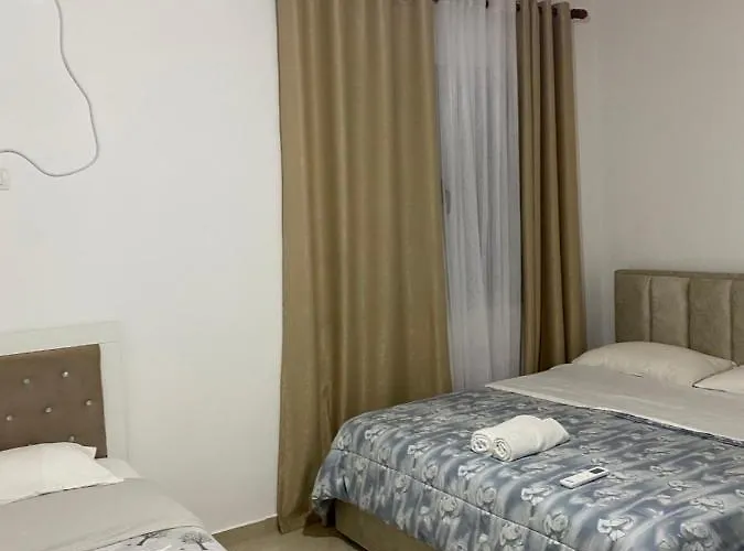 Lugina E Komanit Hotel 3*