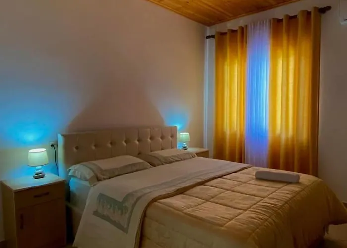 Hotel Lugina E Komanit Koman