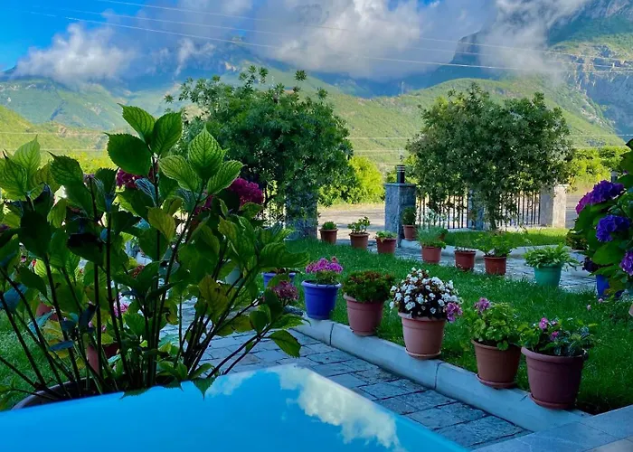 Lugina E Komanit Hotel