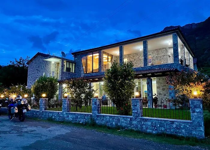 Hotel Lugina E Komanit 3*