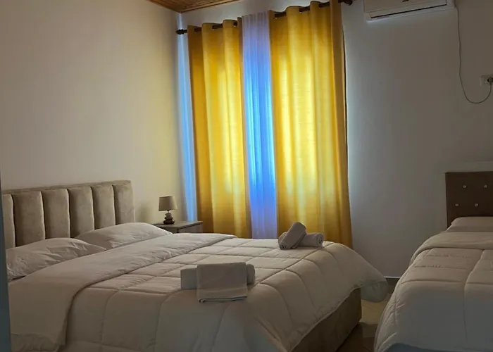 Hotel Lugina E Komanit Koman