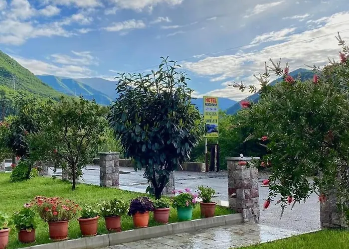 Hotel Lugina E Komanit 3*