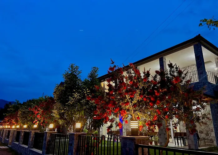 Lugina E Komanit Hotel